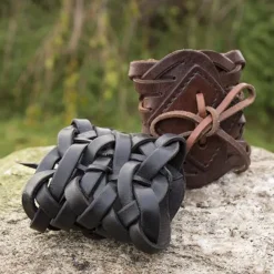 Epic Armoury Gevlochten Leren Armband, Zwart -Mode Winkel gevlochten leren armband zwart 4