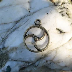 Keltisch Zonneamulet, Brons -Mode Winkel keltisch zonneamulet brons 2
