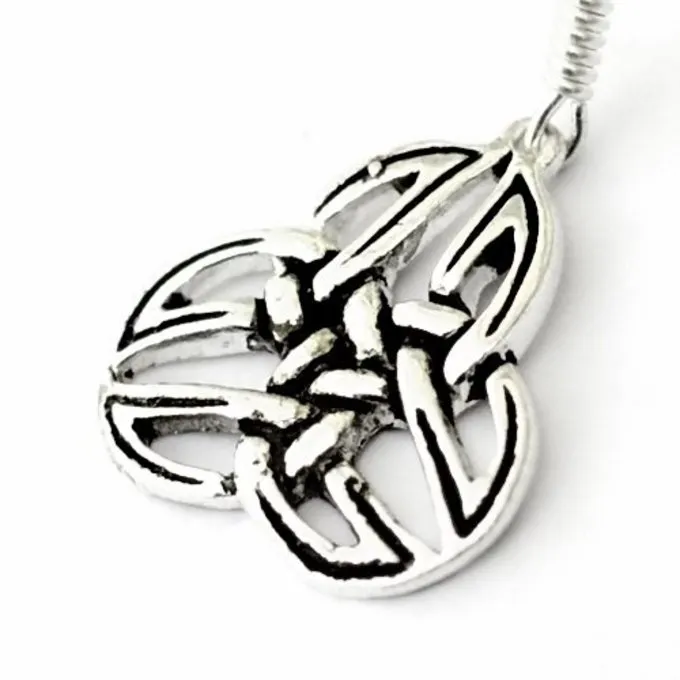 Keltische Triskelion Oorbellen Mabinnogion, Verzilverd 3 Keltische Triskelion Oorbellen Mabinnogion, Verzilverd