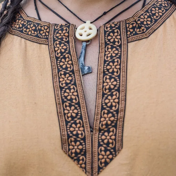 Leonardo Carbone Keltische Tuniek Finn Honingbruin 8 Leonardo Carbone Keltische Tuniek Finn Honingbruin - Afbeelding 6