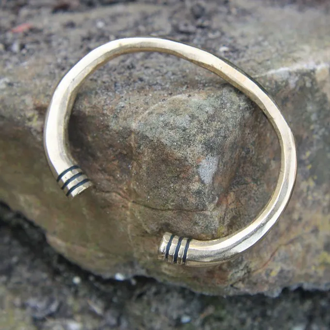 Merovingische Armband, Brons 4 Merovingische Armband, Brons - Afbeelding 2