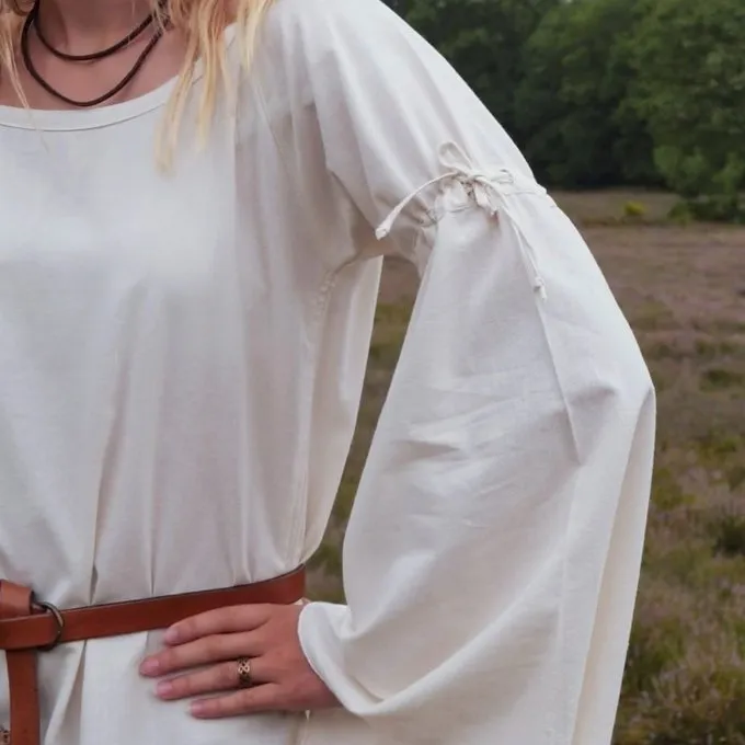 Middeleeuwse Gotische Jurk Iseult, Naturel 5 Middeleeuwse Gotische Jurk Iseult, Naturel - Afbeelding 3