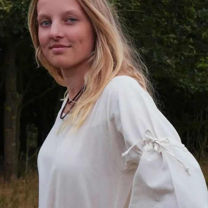 Middeleeuwse Gotische Jurk Iseult, Naturel 6 Middeleeuwse Gotische Jurk Iseult, Naturel - Afbeelding 4