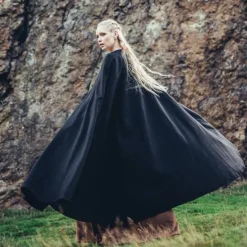 Leonardo Carbone Middeleeuwse Mantel Robin Zwart -Mode Winkel middeleeuwse mantel robin zwart 2