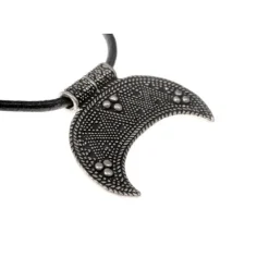 Rusvik Lunula Amulet Klein, Verzilverd